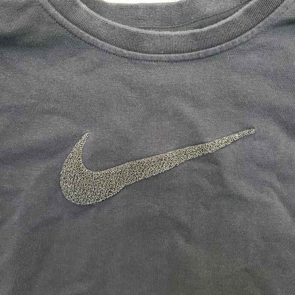 Nike‎ Crop Sweatshirt Womens Medium Black Center Solo Fuzzy Swoosh Crew Neck - Picture 3 of 9